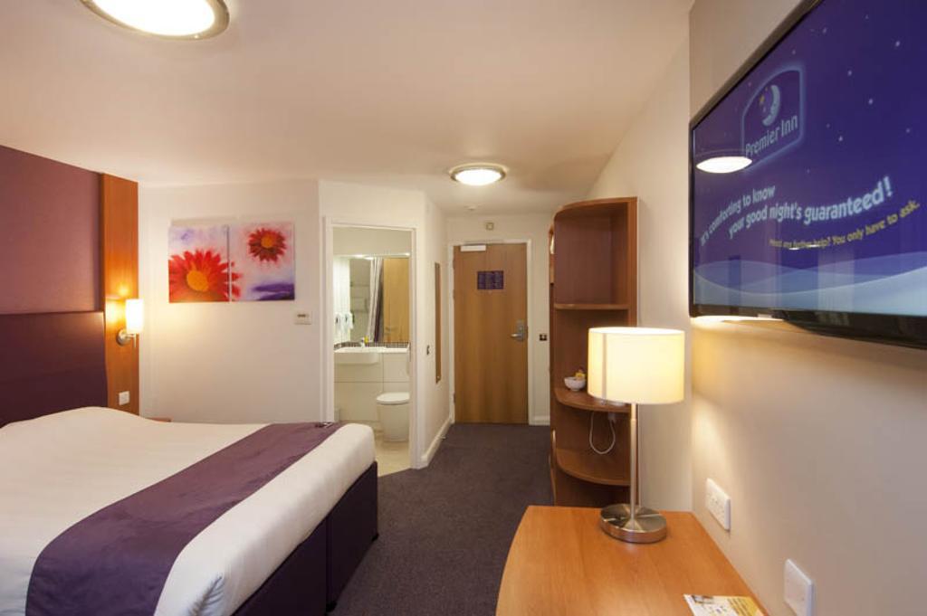 Premier Inn Plymouth City Centre - Sutton Harbour Exterior photo